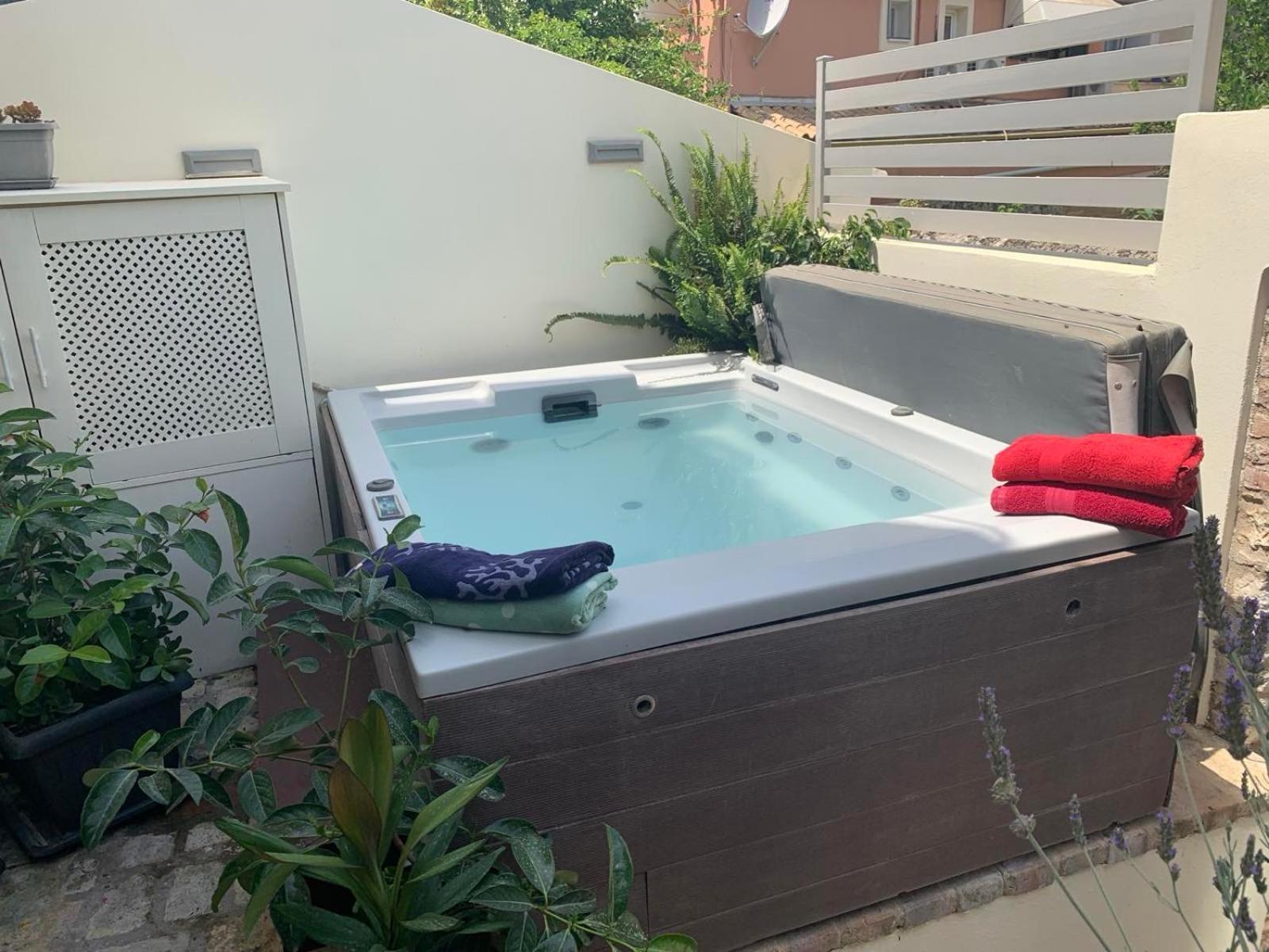 Anemomilos Jacuzzi Suite Corfu  外观 照片