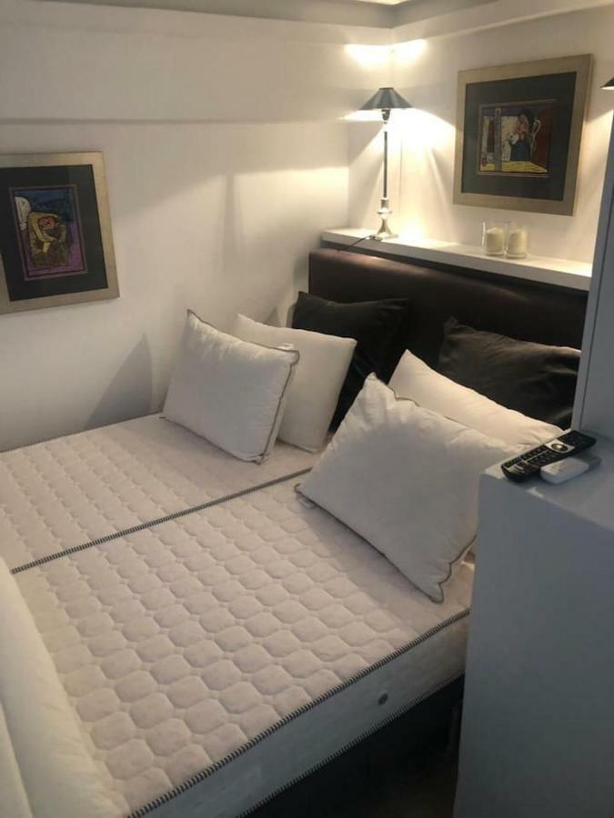 Anemomilos Jacuzzi Suite Corfu  外观 照片