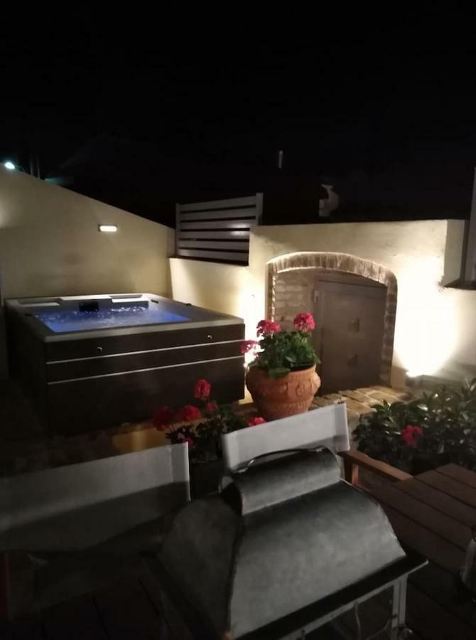 Anemomilos Jacuzzi Suite Corfu  外观 照片