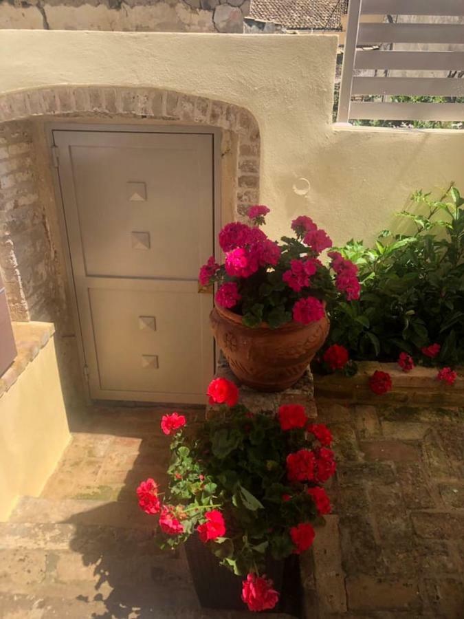 Anemomilos Jacuzzi Suite Corfu  外观 照片